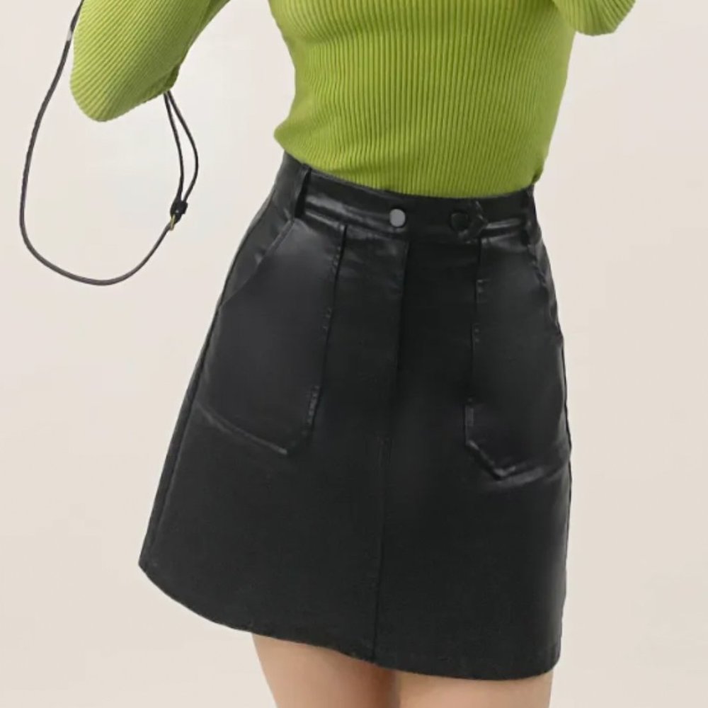 *NWT* J.ING Black leather skirt L